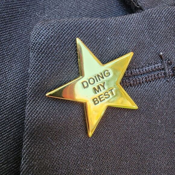 ⭐ Doing My Best Gold Star Enamel Pin ⭐ - Picture 1 of 9